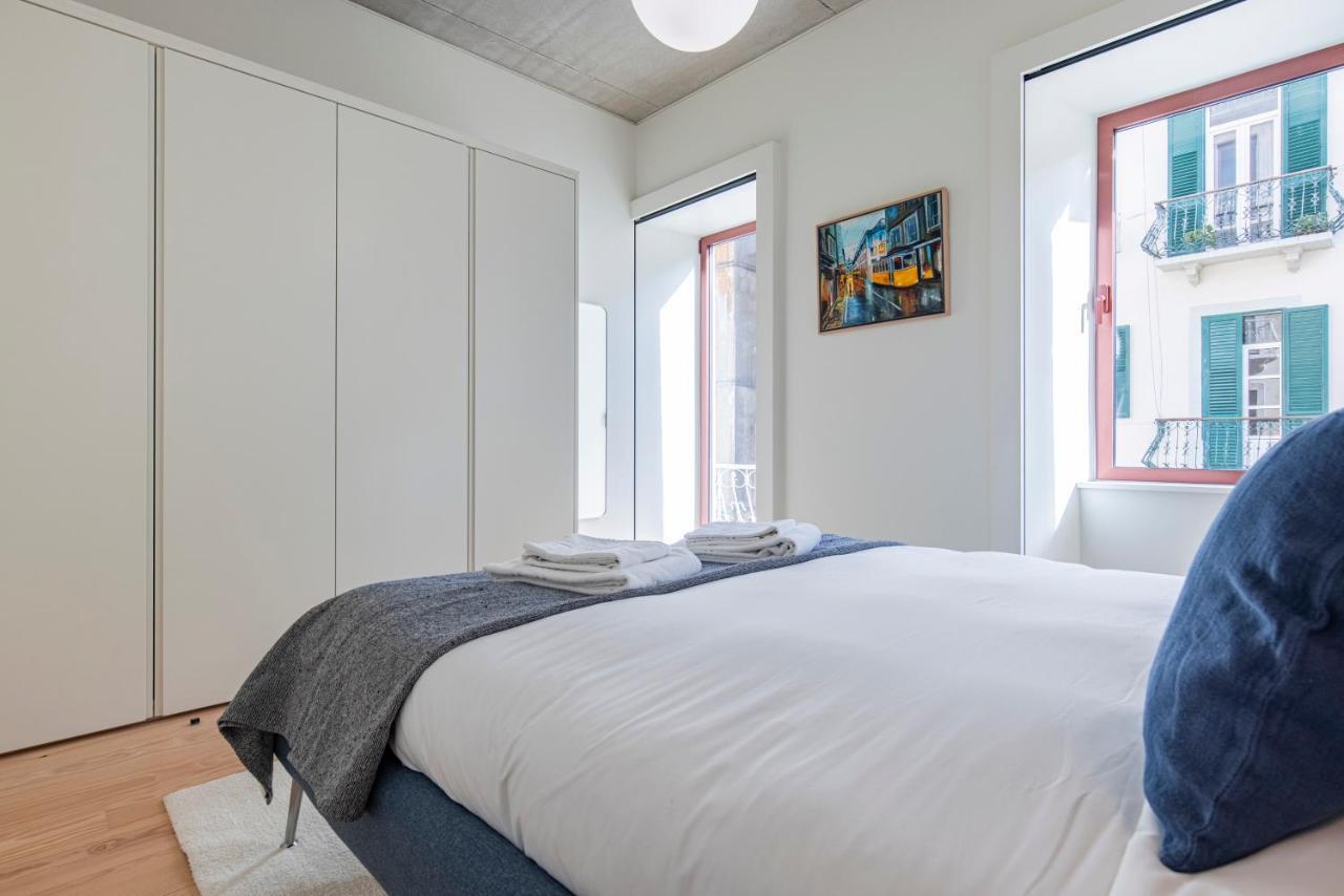 Deluxe 2Bdr Apartment W/ Patio By Lovelystay Lisbon Luaran gambar