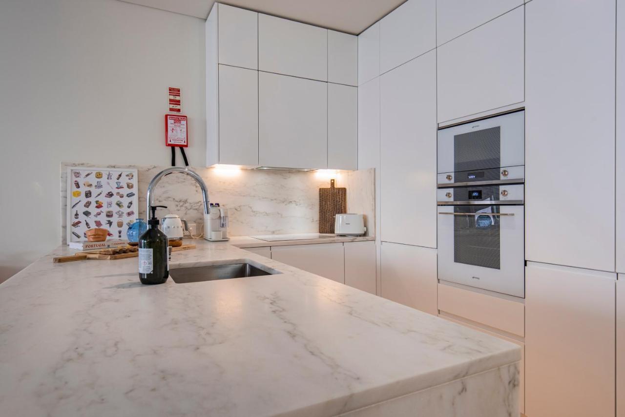 Deluxe 2Bdr Apartment W/ Patio By Lovelystay Lisbon Luaran gambar