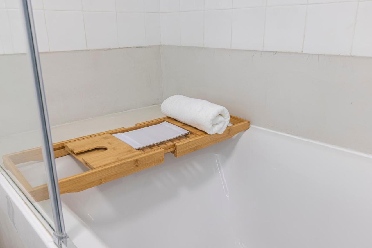 Deluxe 2Bdr Apartment W/ Patio By Lovelystay Lisbon Luaran gambar