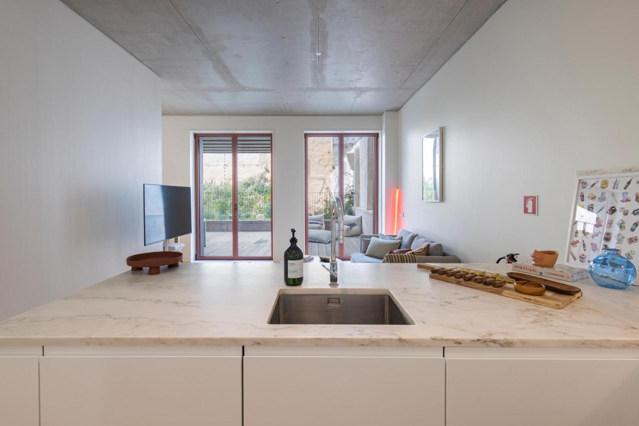 Deluxe 2Bdr Apartment W/ Patio By Lovelystay Lisbon Luaran gambar