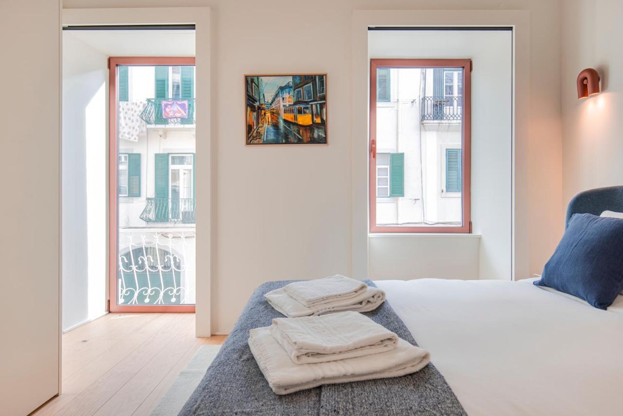 Deluxe 2Bdr Apartment W/ Patio By Lovelystay Lisbon Luaran gambar