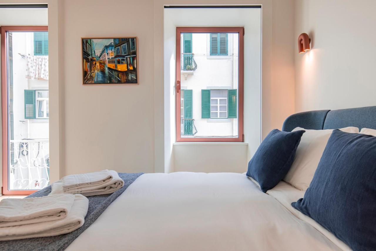 Deluxe 2Bdr Apartment W/ Patio By Lovelystay Lisbon Luaran gambar